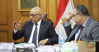 محافظ شمال سيناء يشارك في اجتماع مجلس جامعة العريش لتعزيز التعاون