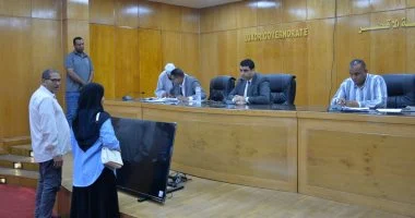 نائب محافظ الأقصر يبحث 60 طلباً وشكوى للمواطنين خلال اليوم المفتوح.. صور