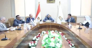 محافظ الوادى الجديد تترأس لجنة اختبار المتقدمين لشغل وظيفة رئيس وحدة قروية
