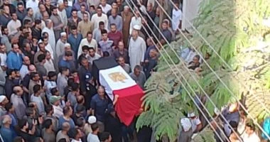 جنازة مهيبة لشهيد الواجب بحريق منشأة ناصر بمسقط رأسه فى المنوفية