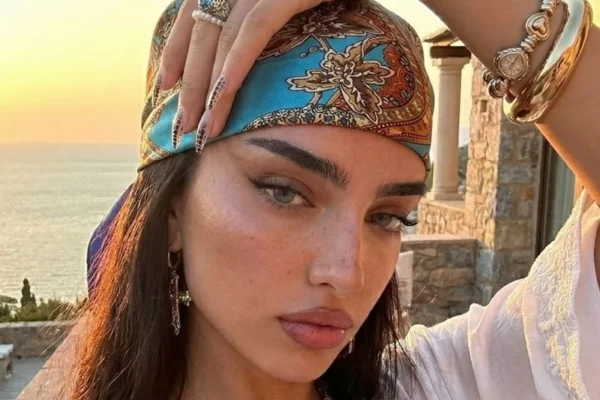 سكارف الشعر.. الإكسسوار الذي ينعش الإطلالات الصيفية – أخبار السعودية