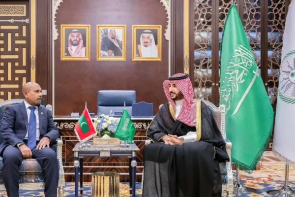 وزير الدفاع يلتقي نظيره المالديفي – أخبار السعودية