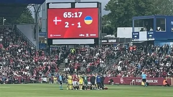 إريكسن يطمئن الجماهير بعد السقوط المفاجئ في مباراة أوكرانيا