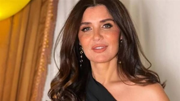 بسبب «الفيلر الدائم».. غادة عادل تفجر مفاجأة بشأن ابتعادها عن الفن