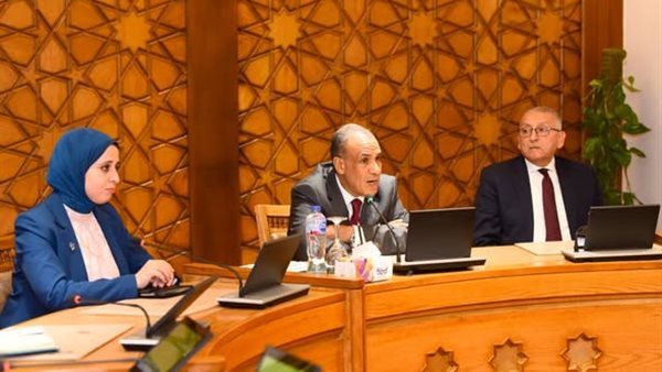 وزير الخارجية يتابع سير العمل بقطاع التعاون الدولي