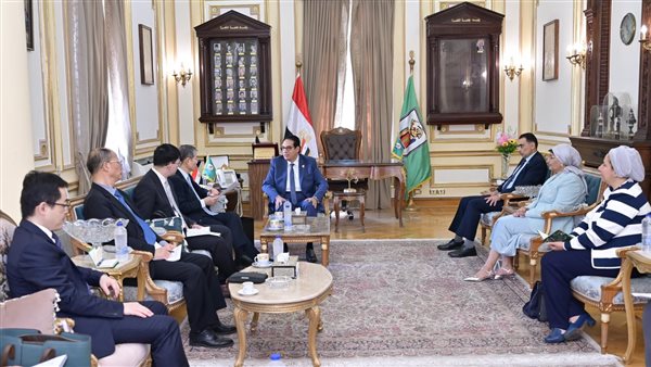 رئيس جامعة القاهرة يبحث مع السفير الصيني بالقاهرة سبل تعزيز الشراكات الأكاديمية والبحثية