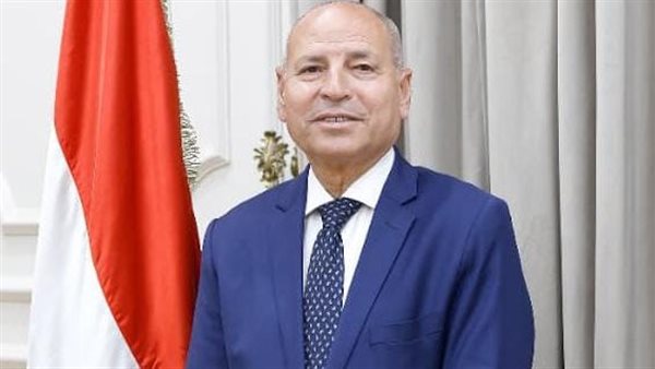 محافظ القاهرة يشارك أهالي حي الأسمرات متابعة فعاليات افتتاح بطولة كأس العالم