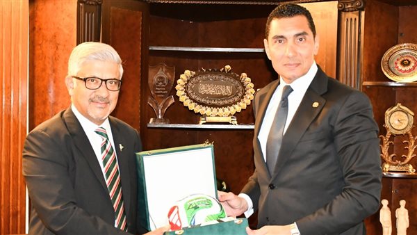 وزير الشباب والرياضة يبحث مع السفير الباكستاني بالقاهرة تعزيز التعاون المشترك بين الجانبين