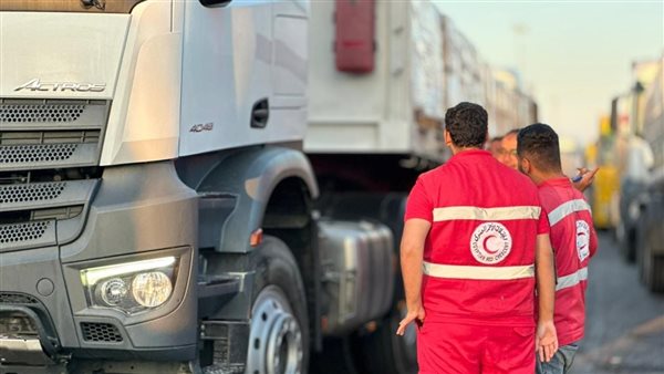 الهلال الأحمر المصري يطلق قافلة «زاد العزة 224» إلى غزة محملة بأكثر من 3 آلاف طن من المساعدات الإنسانية