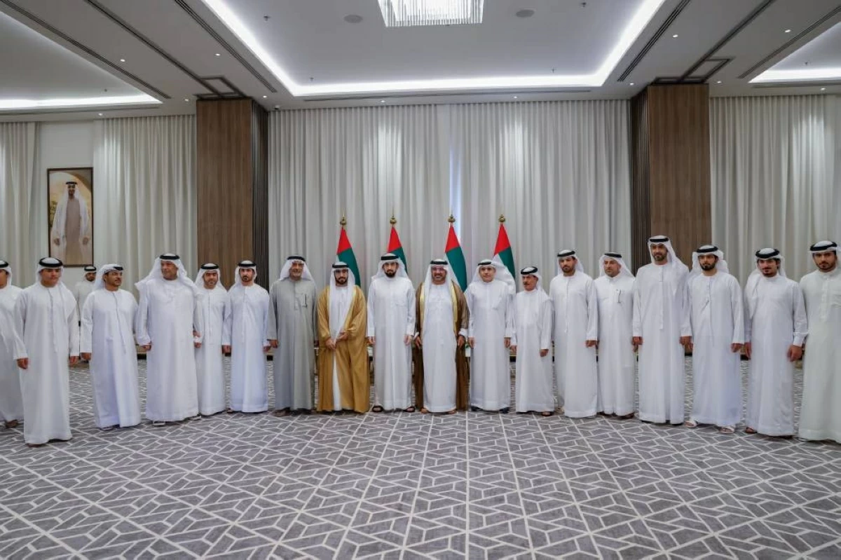 أحمد بن محمد يحضر أفراح السويدي والجناحي