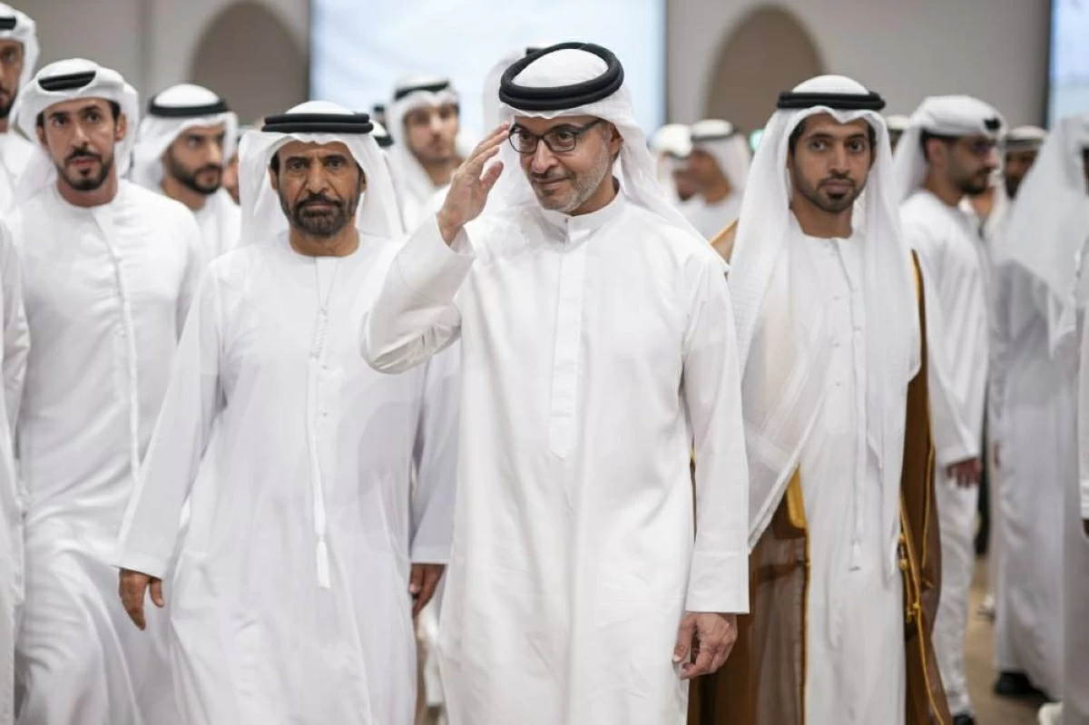 هزاع بن زايد يحضر أفراح الظاهري والعتيبة في أبوظبي