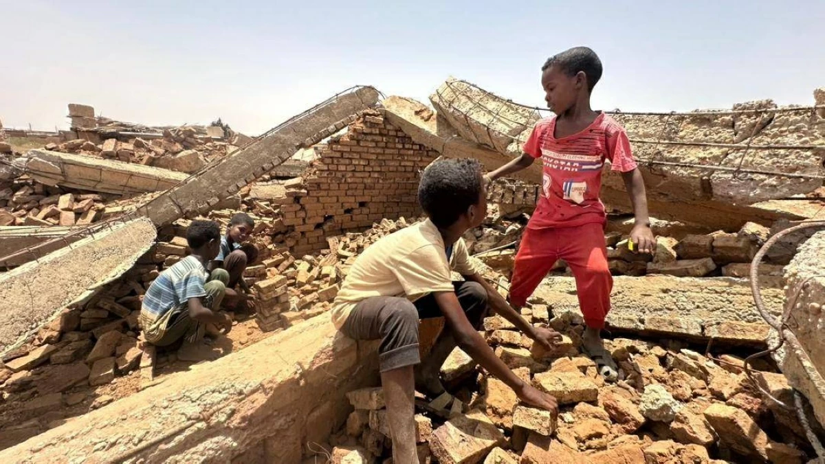 بلدوزرات سلطة بورتسودان تنفذ تطهيراً عرقياً وتشرّد مئات الآلاف في الخرطوم