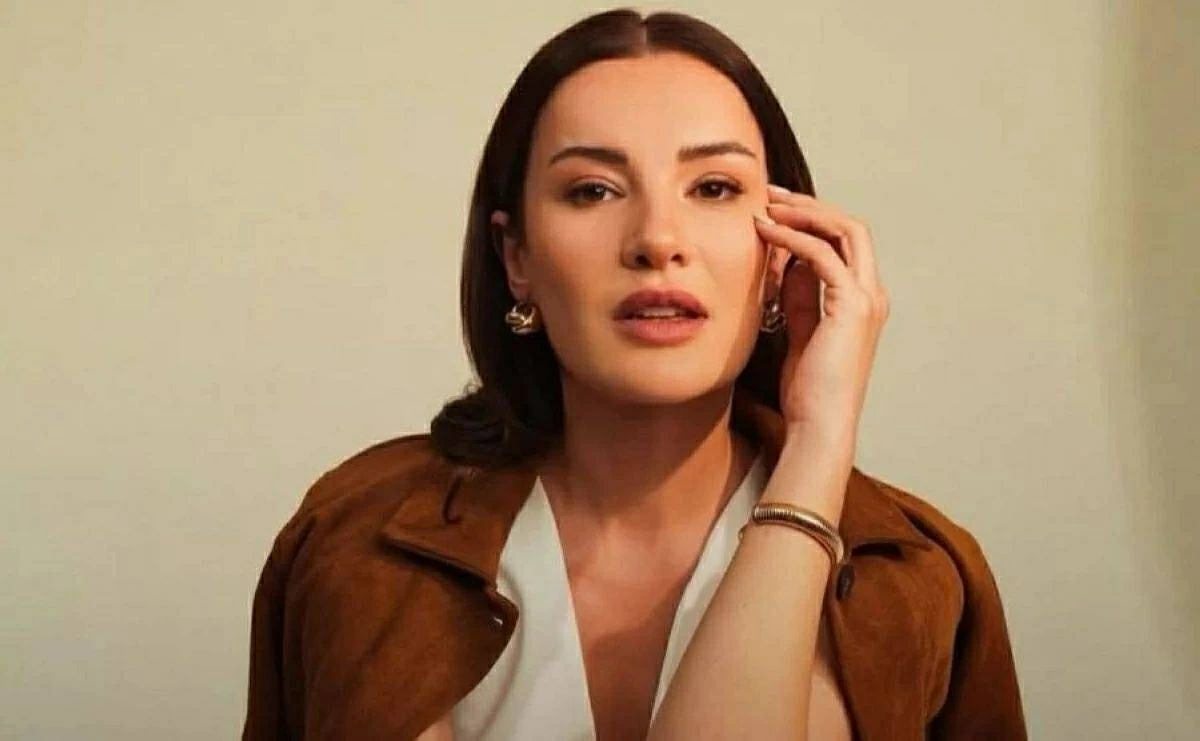 وفاة مفاجئة للممثلة التركية إيجي ارتيم عن عمر 35 عاماً.. سبب رحيل بطلة شراب التوت