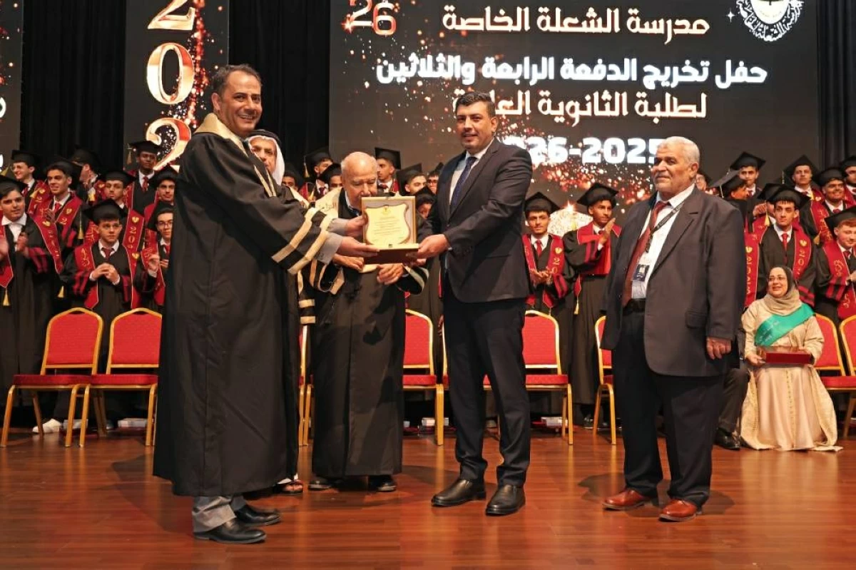 مدرسة الشعلة تخرّج الدفعة 34 لطلبة الثانوية