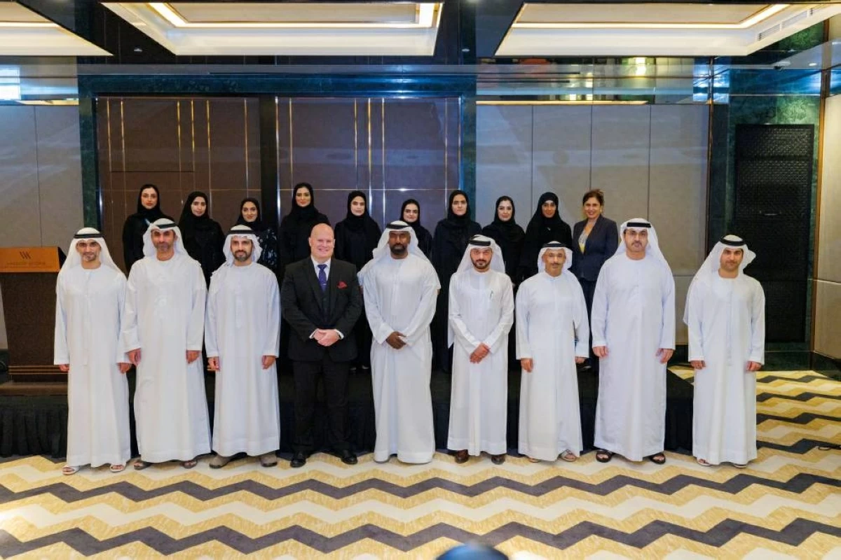 «الرقابة المالية بدبي» يحتفي بتخريج 10 موظفين من برنامج تأهيل القيادات