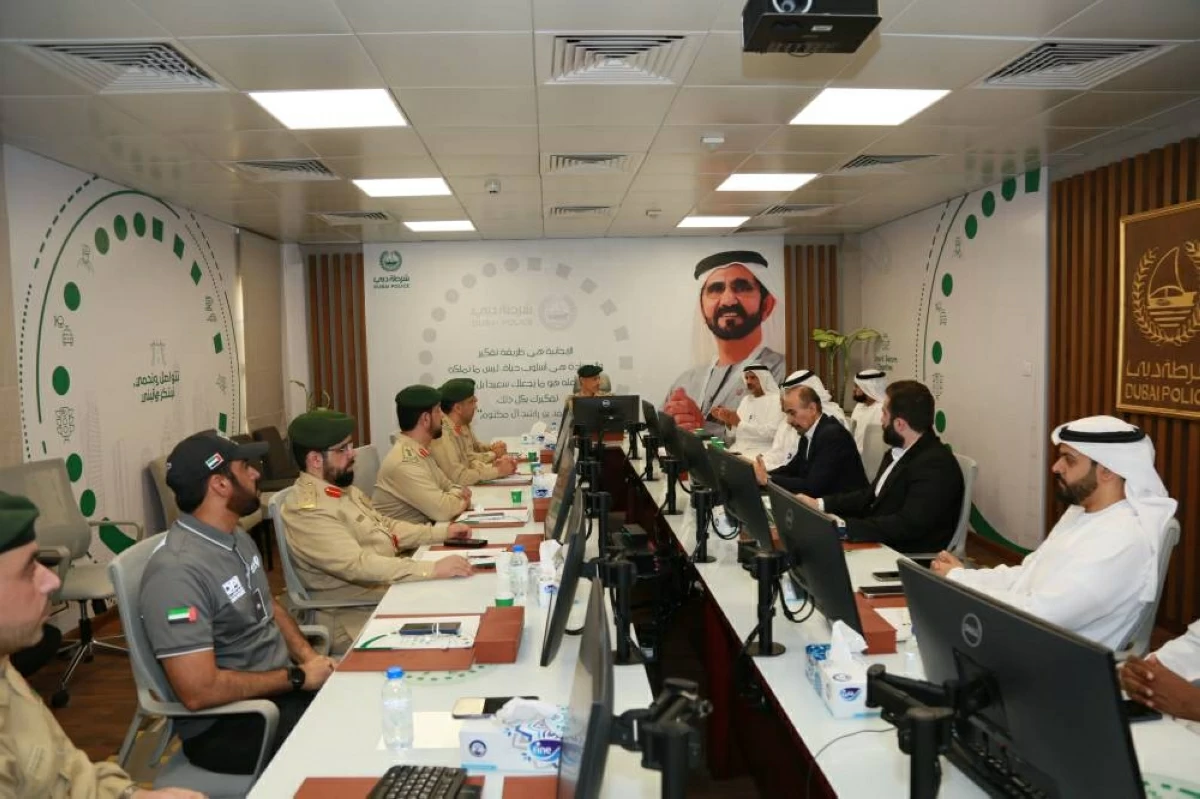 شرطة دبي و«الطرق والمواصلات» تناقشان تعزيز السلامة المرورية للمركبات الثقيلة