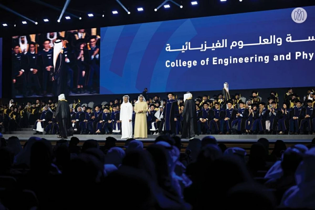 ذياب بن زايد: خريجو الوطن ركيزة أساسية للمستقبل