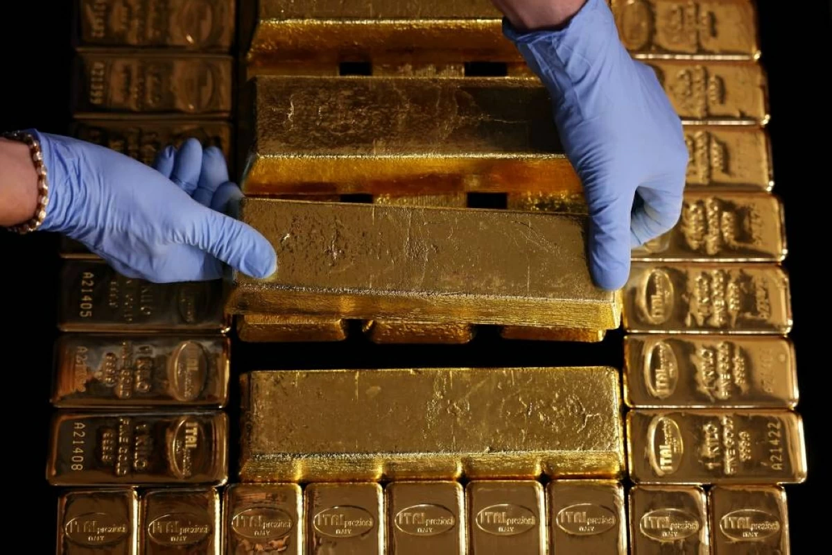 الأونصة تتجاوز 4200 دولار مع تعافي أسعار الذهب من هبوط أسبوعي