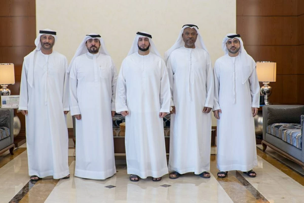 راشد بن حمدان يجتمع بوفد اللجنة العليا المشرفة على سباق القفال