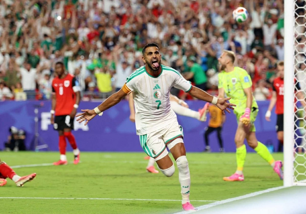 الجزائر تكمل عقد دور الـ32 من كأس العالم بـ«سيناريو مجنون»