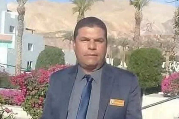 مصرع مسؤول مصري وإصابة 3 من مرافقيه في حادث سير مروع