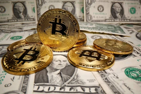الدولار يواصل الأداء القوي.. والبيتكوين دون 60 ألفاً مجدداً