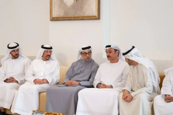 منصور بن زايد يعزي في وفاة أحمد الحمادي وفاطمة علي أحمد