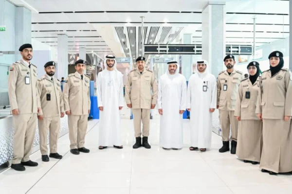 تدشين الزي الرسمي لموظفي شرطة مطار الشارقة