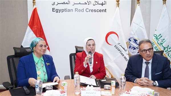 الهلال الأحمر المصري يشارك في مبادرة “من المرأة المصرية إلى شقيقتها الفلسطينية”