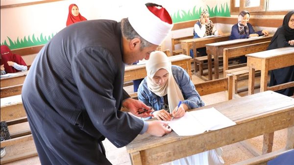 غرفة العمليات المركزية تتابع امتحان النحو للقسم العلمي