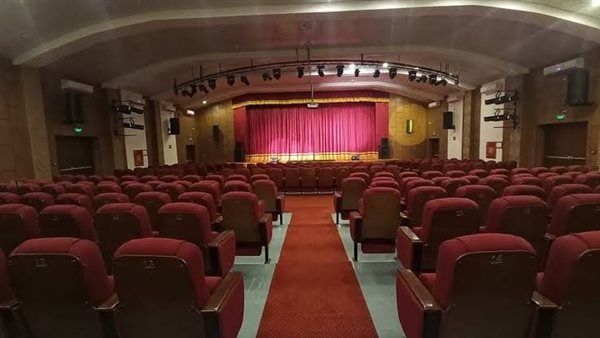 الإبداع هو البطل الحقيقي في “التياترو” رغم محدودية الإمكانيات