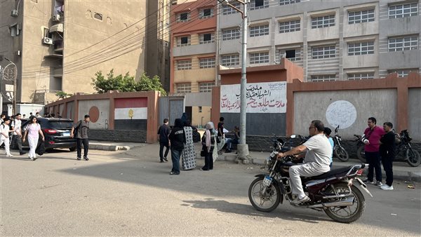 بدء توافد طلاب الشهادة الإعدادية لأداء امتحان الجبر والاحصاء بالقليوبية