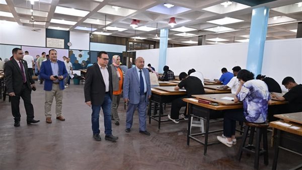 قيادات جامعة القاهرة تواصل الجولات التفقدية لمتابعة امتحانات نهاية الفصل الدراسي الثاني لمرحلتي البكالوريوس والدراسات العليا