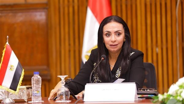 وزيرة التضامن توجه بصرف مساعدات لأسر ضحايا حادث سقوط تروسيكل بترعة فى أسيوط
