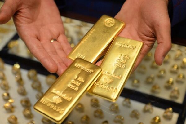 الذهب يتجه لانخفاض أسبوعي وسط توقعات برفع الفائدة الأمريكية