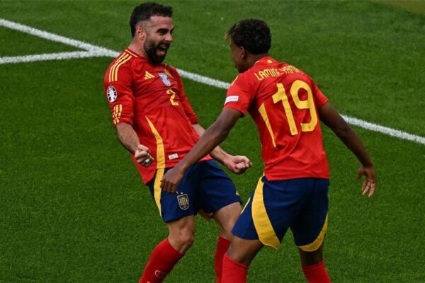 لامين يامال يتمنى صفقة لـ برشلونة: سنستقبله بحفاوة.. وكارفاخال استفزني