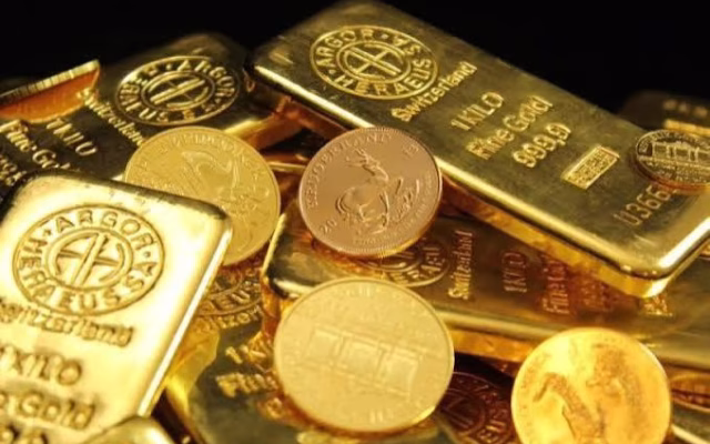 الذهب يتراجع 0.4% مع ترقب محضر اجتماع الفيدرالي الأمريكي
