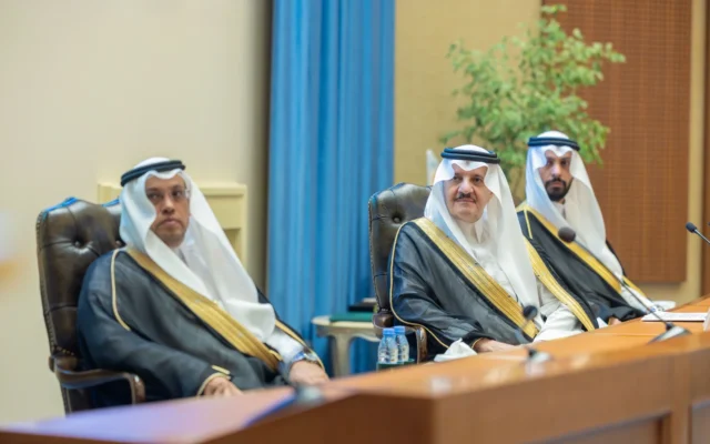 أمير الشرقية يرعى تخريج 578 يتيماً وأرملة من برامج جمعية بناء