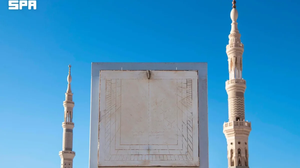 المزولة الشمسية في المسجد النبوي.. إرث علمي ضبط مواقيت الصلاة قبل الساعات الحديثة