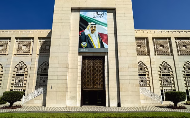 الكويت تدين الاستهداف الإيراني لناقلة سعودية في مضيق هرمز
