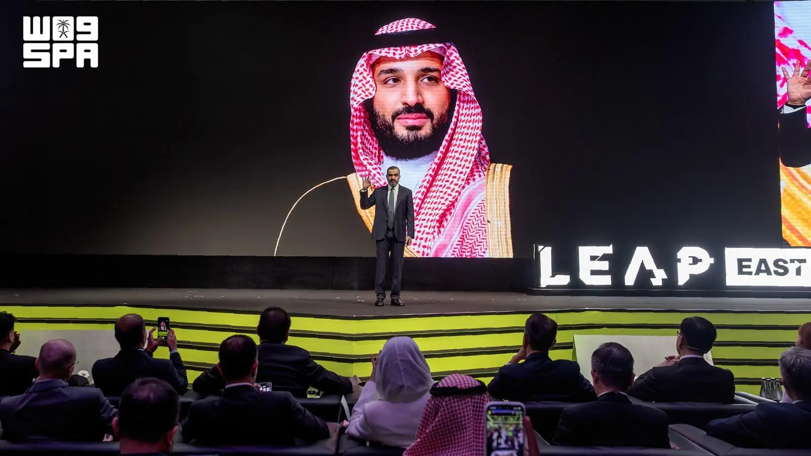 السواحه: المملكة تبني أقوى بنية تحتية للذكاء الاصطناعي وتربط الشرق بالغرب
