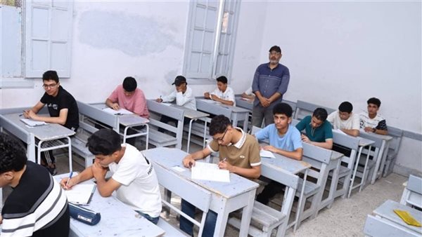 طلاب الثانوية العامة يؤدون اليوم امتحاني التاريخ والفيزياء