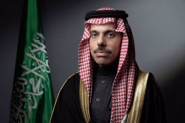 الأمير فيصل بن فرحان يتلقى اتصالًا هاتفيًا من رئيس مجلس الوزراء وزير خارجية قطر