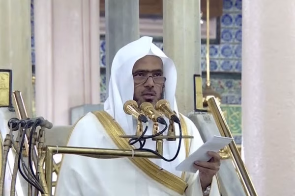 إمام المسجد النبوي: الترويح المباح يجدد النشاط ويعين على الطاعة.. والإفراط في الشاشات يورث الغفلة