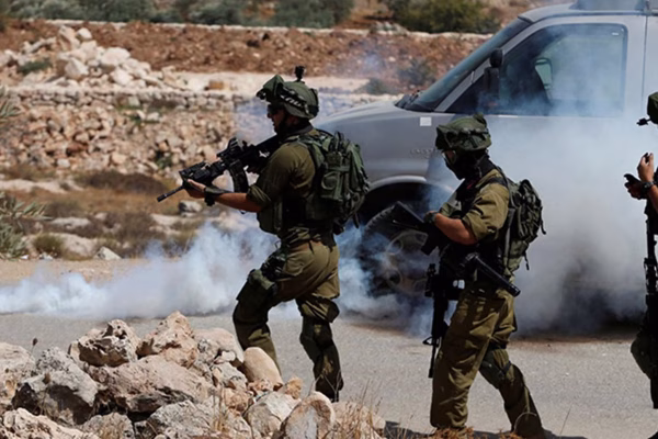5 فلسطينيين يُصابون برصاص الاحتلال الإسرائيلي وسط غزة وشمالها