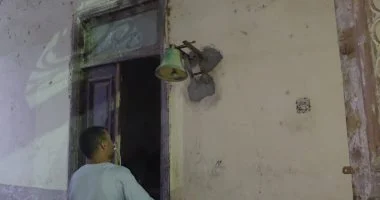 حكاية أشهر جرس مدرسة تحولت لشونة غلال فى المنيا.. صور