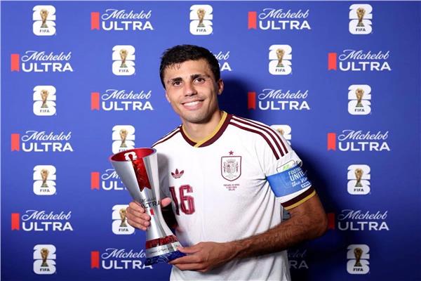 رودري أفضل لاعب في مباراة إسبانيا والبرتغال بكأس العالم
