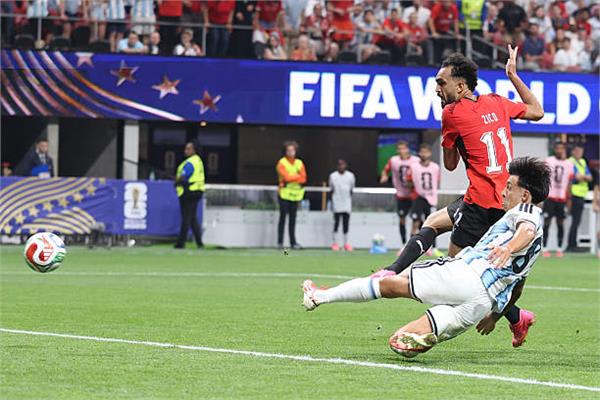 زيكو يسجل الهدف الثاني لمنتخب مصر أمام الأرجنتين