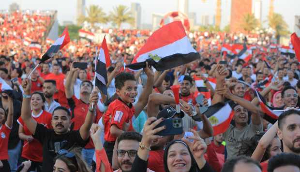 شاهد لحظة هزت العاصمة.. فرحة جنونية في الـ Fan Zone مع هدف تقدم الفراعنة على الأرجنتين