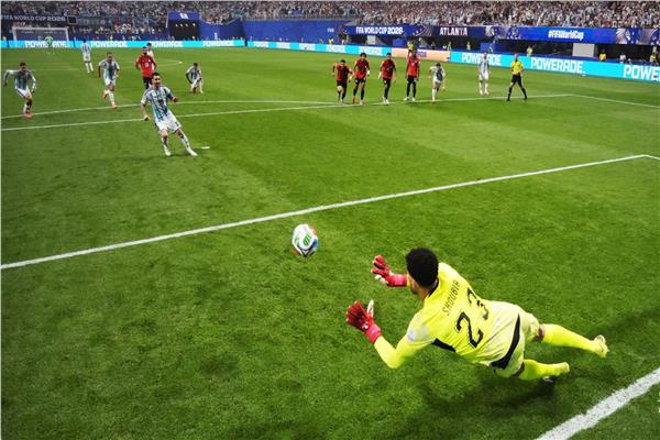 «كاف» يتغني بحارس مرمي منتخب مصر: قفاز مصطفى شوبير تحدث أمام العالم